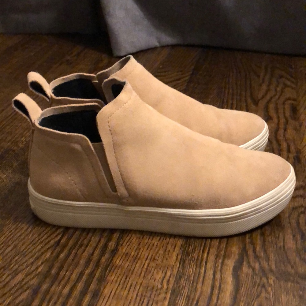 Size 7.5 blush suede dolce vita sneakers